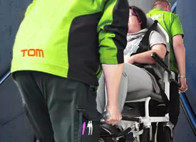Tragestuhltransport mit der TOM Fahrdienste GmbH in Düsseldorf